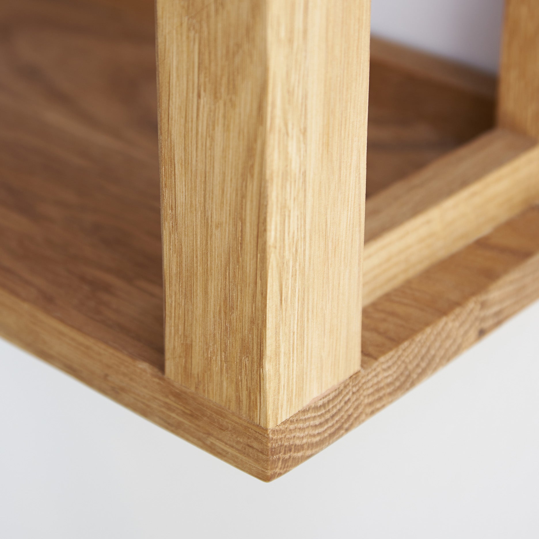 Akeru II væghylde 3H, FSC-certificeret egetræ